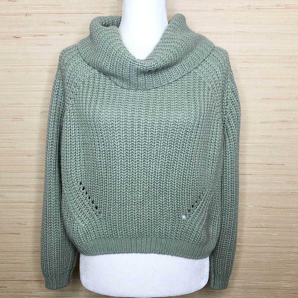 Moon & Madison Sage Green Chunky Knit Cowl Neck Pullover Sweater Size Medium